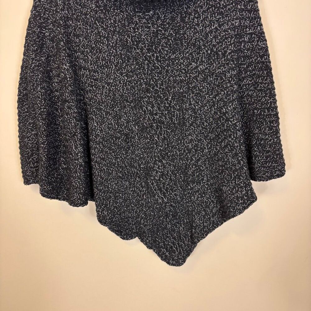 Roots Black‎ and White Patterned Turtleneck Poncho Sweater One Size - Picture 2 of 4